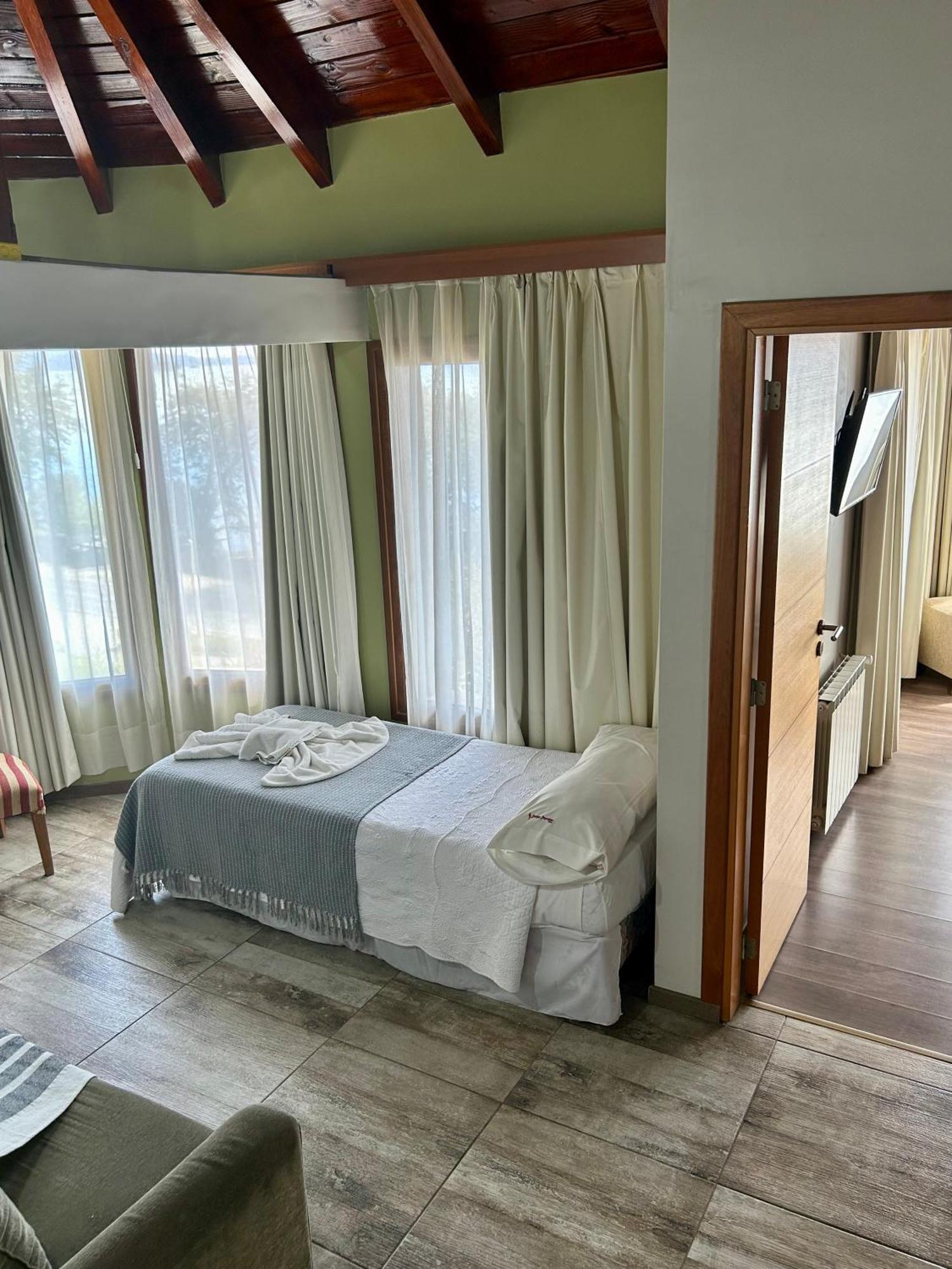 Bahia Paraiso Apart & Suites San Carlos de Bariloche Esterno foto